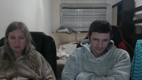 Snapshot of jenisandpeter chatting on 02-25-25, 06:09 JenisAndPeter online show from 02-25-25, 06:09