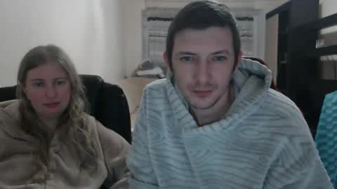 Snapshot of jenisandpeter chatting on 02-25-25, 09:13 JenisAndPeter online show from 02-25-25, 09:13