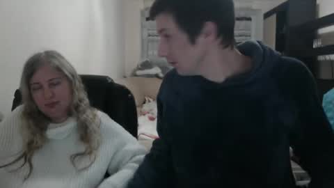 Snapshot of jenisandpeter chatting on 02-27-25, 08:42 JenisAndPeter online show from 02-27-25, 08:42