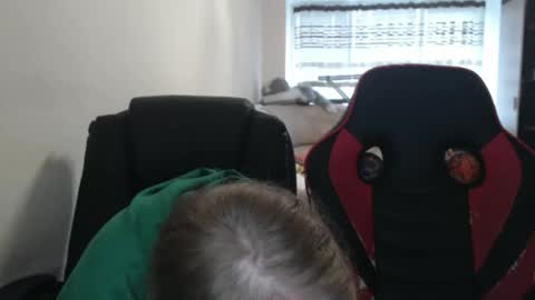 JenisAndPeter online show from 10-20-25, 06:03