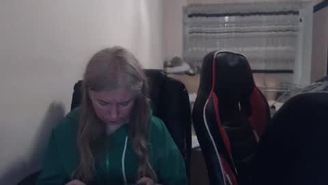 JenisAndPeter online show from 04-18-26, 06:56