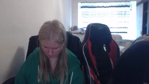 JenisAndPeter online show from 04-22-26, 05:43