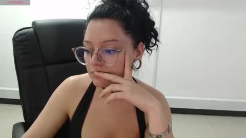 Snapshot of jenn_cg chatting on 10-15-25, 05:57 jenn online show from 10-15-25, 05:57