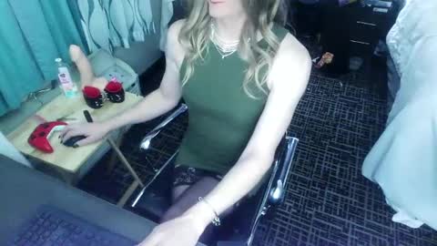 Snapshot of jennacd4life chatting on 02-28-25, 02:53 Jenna Cross online show from 02-28-25, 02:53