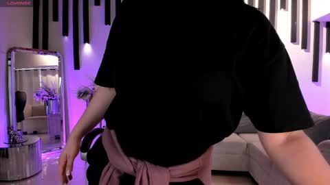 Snapshot of jennaolson chatting on 02-17-25, 06:37 Jenna Olson online show from 02-17-25, 06:37