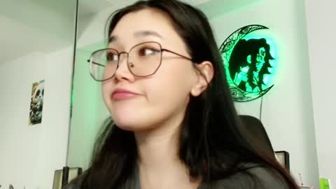 Snapshot of jennatyan chatting on 12-11-24, 01:06 JENNA online show from 12-11-24, 01:06