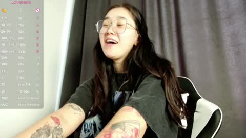 Snapshot of jennatyan chatting on 02-19-25, 11:06 JENNA online show from 02-19-25, 11:06