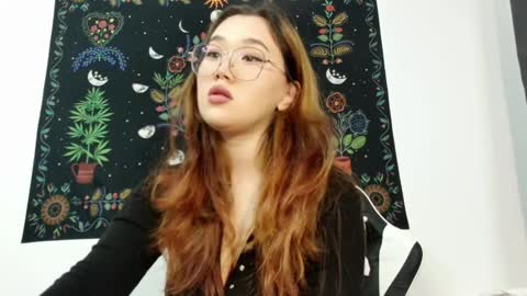 Snapshot of jennatyan chatting on 09-19-25, 01:45 JENNA online show from 09-19-25, 01:45