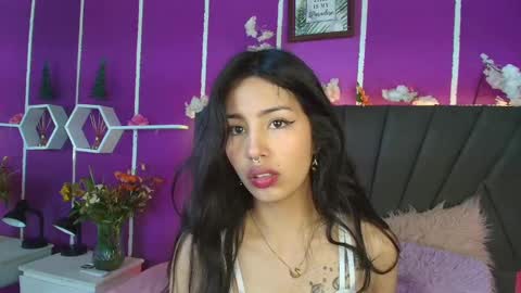 Snapshot of jenner_mills chatting on 12-17-24, 03:17 Jenner online show from 12-17-24, 03:17