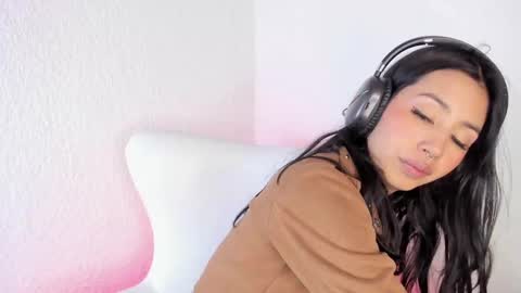 Snapshot of jenner_mills chatting on 12-23-24, 07:06 Jenner online show from 12-23-24, 07:06