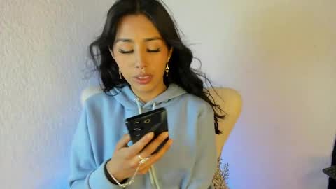 Snapshot of jenner_mills chatting on 12-24-24, 03:27 Jenner online show from 12-24-24, 03:27