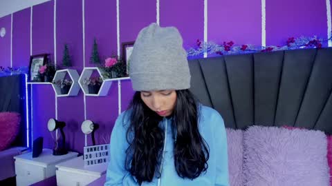 Snapshot of jenner_mills chatting on 12-30-24, 04:53 Jenner online show from 12-30-24, 04:53