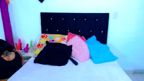 jenn online show from 11-26-25, 11:11