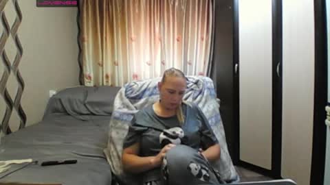 Snapshot of jennideep chatting on 06-19-26, 10:19 JenniDeep online show from 06-19-26, 10:19