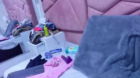Jennifer online show from 06-12-26, 11:46