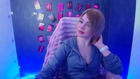 Snapshot of jennifer_cuttie chatting on 02-18-26, 06:53 Jennifer online show from 02-18-26, 06:53