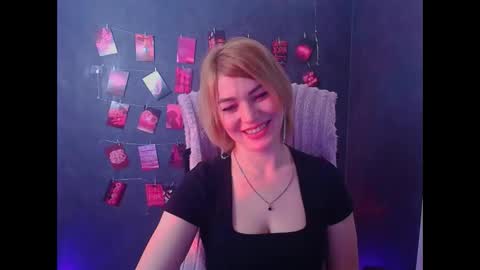 Snapshot of jennifer_cuttie chatting on 03-12-26, 06:52 Jennifer online show from 03-12-26, 06:52