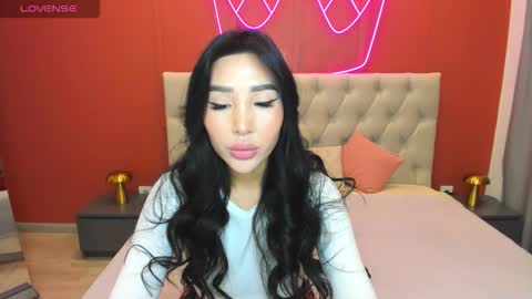 Snapshot of jennifer_munoz chatting on 10-01-25, 06:19 Jennifer online show from 10-01-25, 06:19