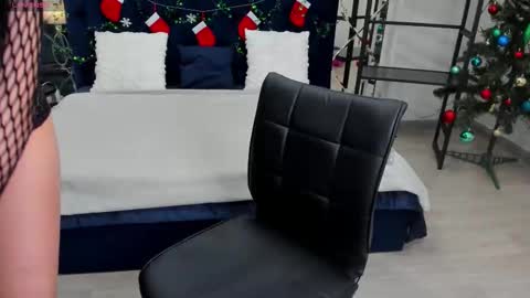 Snapshot of jennifer_munoz chatting on 01-07-26, 01:30 Jennifer online show from 01-07-26, 01:30