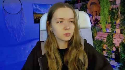 Snapshot of jennifergraces chatting on 01-12-26, 08:08 Jennifer online show from 01-12-26, 08:08