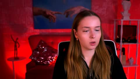 Snapshot of jennifergraces chatting on 04-07-26, 02:28 Jennifer online show from 04-07-26, 02:28