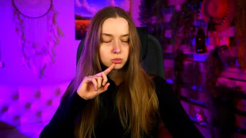 Snapshot of jennifergraces chatting on 05-18-26, 07:41 Jennifer online show from 05-18-26, 07:41