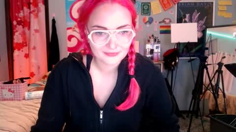 Snapshot of jennifergwen chatting on 10-29-25, 12:57 Jennifer Gwen online show from 10-29-25, 12:57