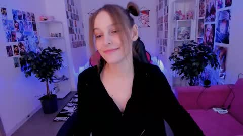 jenniferkiim online show from 10-22-25, 08:14