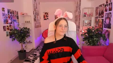 jenniferkiim online show from 11-06-25, 08:04