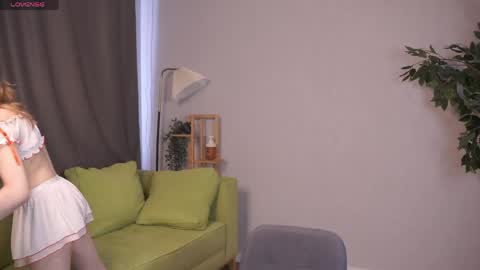 Snapshot of jenniferrakow chatting on 05-15-26, 09:05 Sofia online show from 05-15-26, 09:05