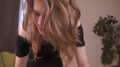 Snapshot of jenniferrakow chatting on 05-17-26, 09:06 Sofia online show from 05-17-26, 09:06