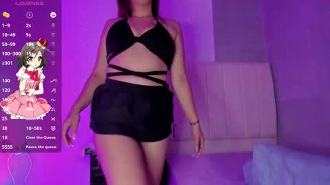 Snapshot of jenny_ford_181 chatting on 10-31-25, 11:50 andrea online show from 10-31-25, 11:50