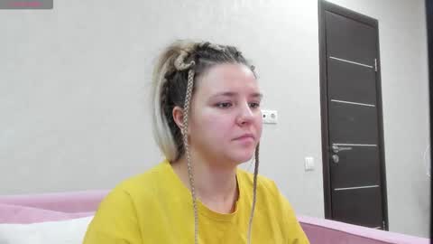 Snapshot of jenny_jimmy chatting on 10-27-25, 01:20 Jenny online show from 10-27-25, 01:20