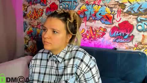 Snapshot of jenny_jimmy chatting on 11-03-25, 01:08 Jenny online show from 11-03-25, 01:08