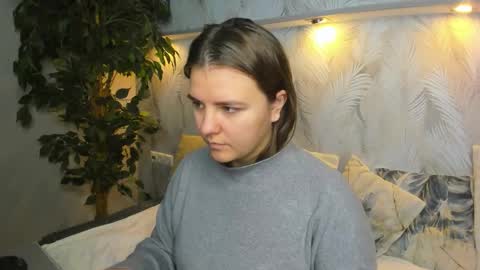 Snapshot of jenny_jimmy chatting on 11-16-25, 01:33 Jenny online show from 11-16-25, 01:33