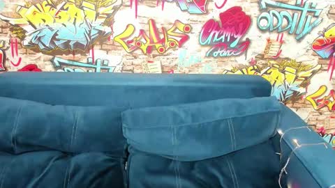 Snapshot of jenny_jimmy chatting on 12-18-25, 01:33 Jenny online show from 12-18-25, 01:33