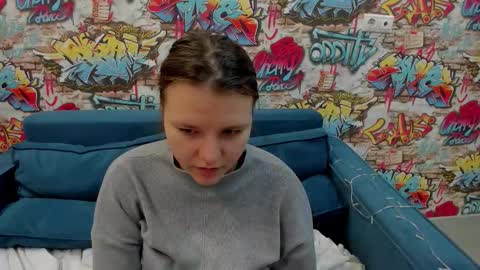 Snapshot of jenny_jimmy chatting on 12-23-25, 01:36 Jenny online show from 12-23-25, 01:36