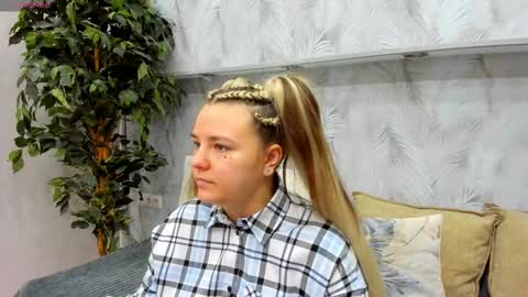 Snapshot of jenny_jimmy chatting on 02-16-26, 01:13 Jenny online show from 02-16-26, 01:13