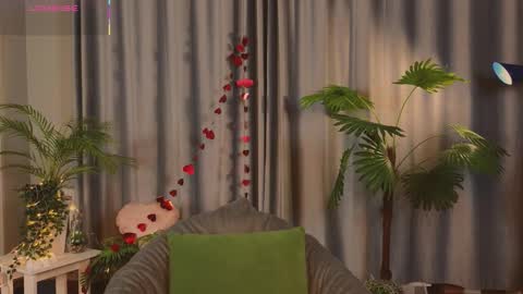 Snapshot of jennyfer_me chatting on 02-20-26, 12:27 jennyfer_me online show from 02-20-26, 12:27