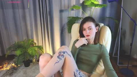 Snapshot of jennyfer_me chatting on 02-27-26, 01:33 jennyfer_me online show from 02-27-26, 01:33