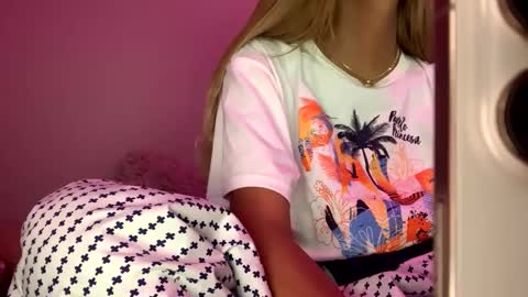 Snapshot of jennymylove69 chatting on 09-24-25, 02:20 My LOLITA online show from 09-24-25, 02:20