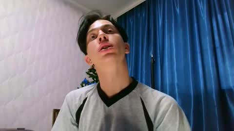 Snapshot of jerrybomb_ chatting on 12-25-24, 09:45 Jerrybomb online show from 12-25-24, 09:45