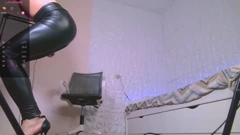 Snapshot of jerrybomb_ chatting on 10-21-25, 08:59 Jerrybomb online show from 10-21-25, 08:59