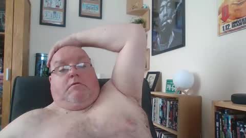 Snapshot of jerseyhammer01 chatting on 03-09-25, 02:43 Harry online show from 03-09-25, 02:43