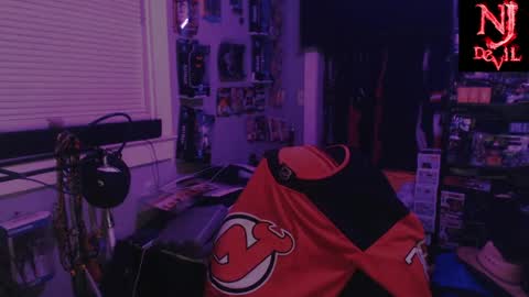 Snapshot of jerzey2k2 chatting on 05-09-26, 01:22 Jerzey2k2 aka the Alpha online show from 05-09-26, 01:22