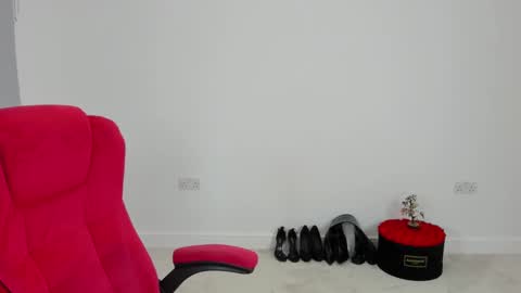 MistressJesicaCoper online show from 01-11-25, 11:13