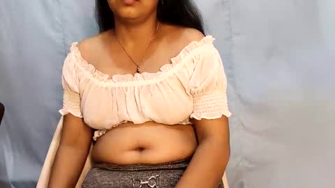 Snapshot of jesmin18 chatting on 05-15-26, 09:49 Jesmin online show from 05-15-26, 09:49