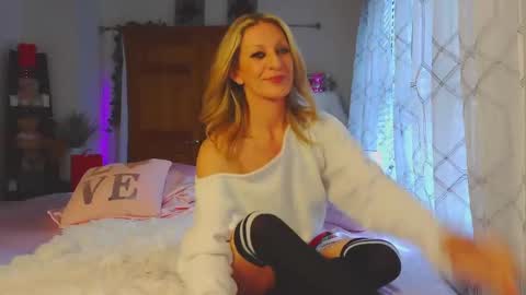 Snapshot of jessabelle_diamond chatting on 02-17-26, 02:02 Jessabelle Diamond online show from 02-17-26, 02:02