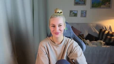 Snapshot of jessica_hanson chatting on 12-04-24, 06:17 Jessy online show from 12-04-24, 06:17