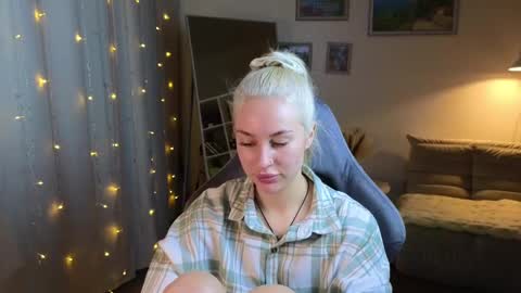 Snapshot of jessica_hanson chatting on 12-20-24, 06:13 Jessy online show from 12-20-24, 06:13